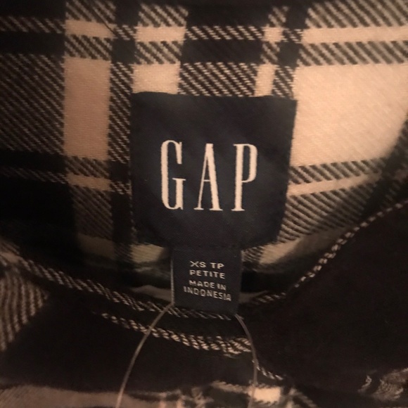 NWT GAP Black and White Oversized Flannel Plaid Shirt Size XS Petite - Picture 3 of 3